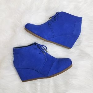***MANIC MONDAY SALE*** Toms Booties